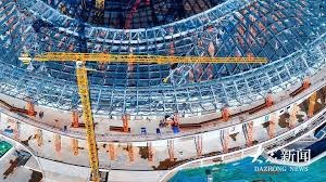 波士顿红袜队由于红袜基金会的运作，改善了芬威球场周边社区